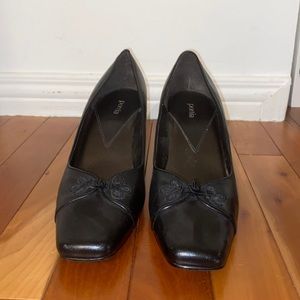 Black high heels with pattern from Portia